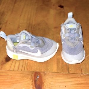 Nike toddler size 8 tennis shoes!